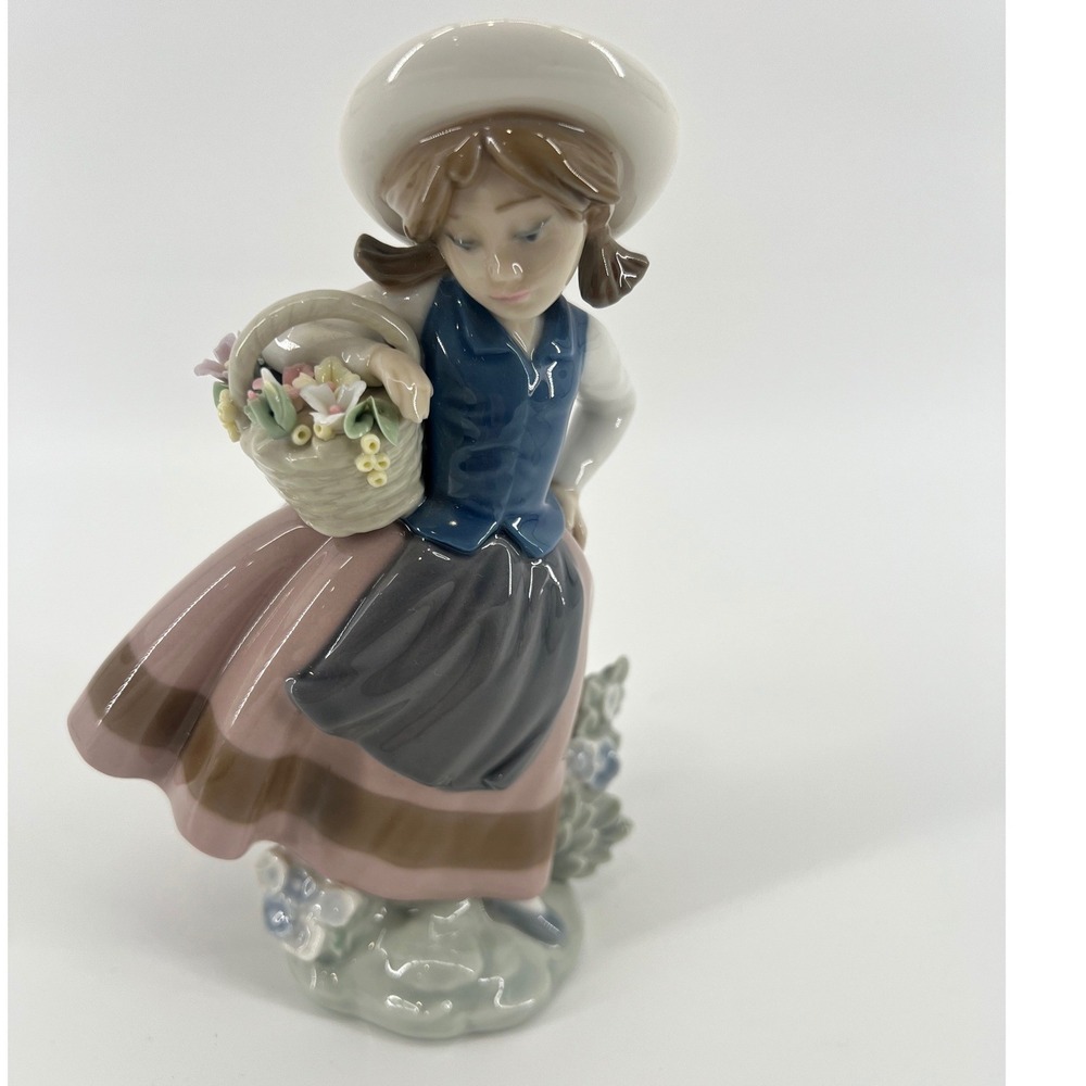 Retired Porcelain LLadro Figurine 5221 Sweet Scent Girls with Basket Flowers